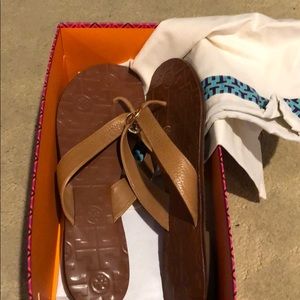 New Tory Burch size 9 tan flat sandals